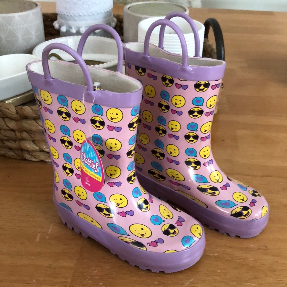New with tags girls 9 emoji waterproof rainboots.